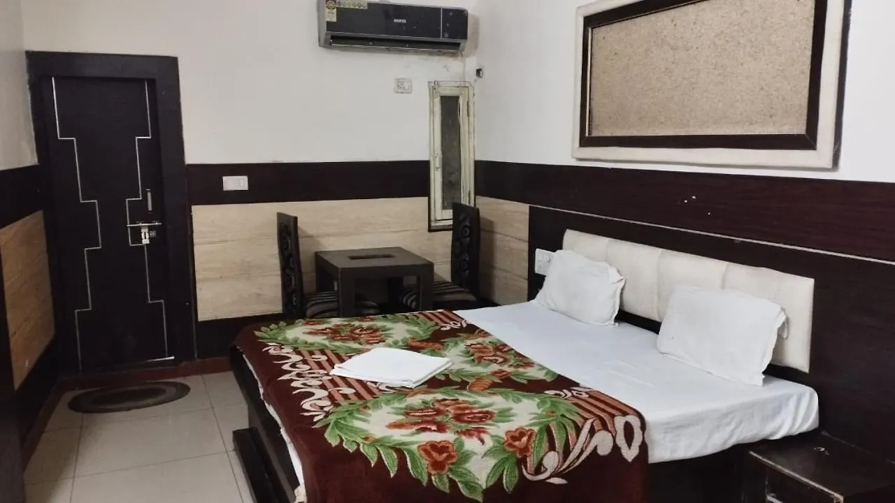 Hotel Queen Palace Agra  Guest house