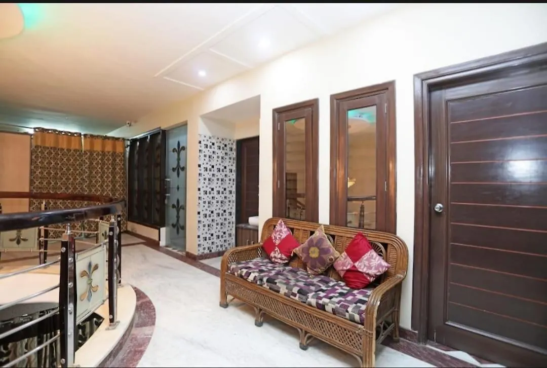 Guest house Hotel Queen Palace Agra  India